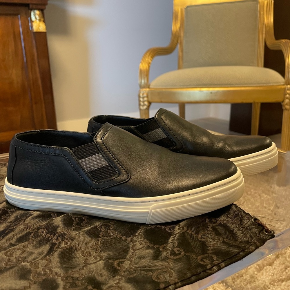 Authentic Gucci Black Leather Slip On Sneaker   Sz 35